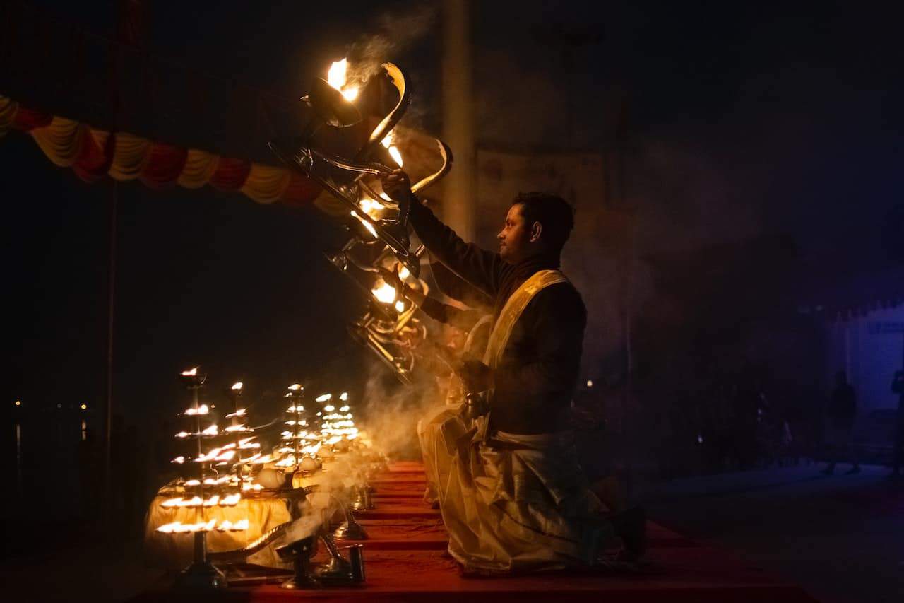 Evening aarti - varanasidaytours-min